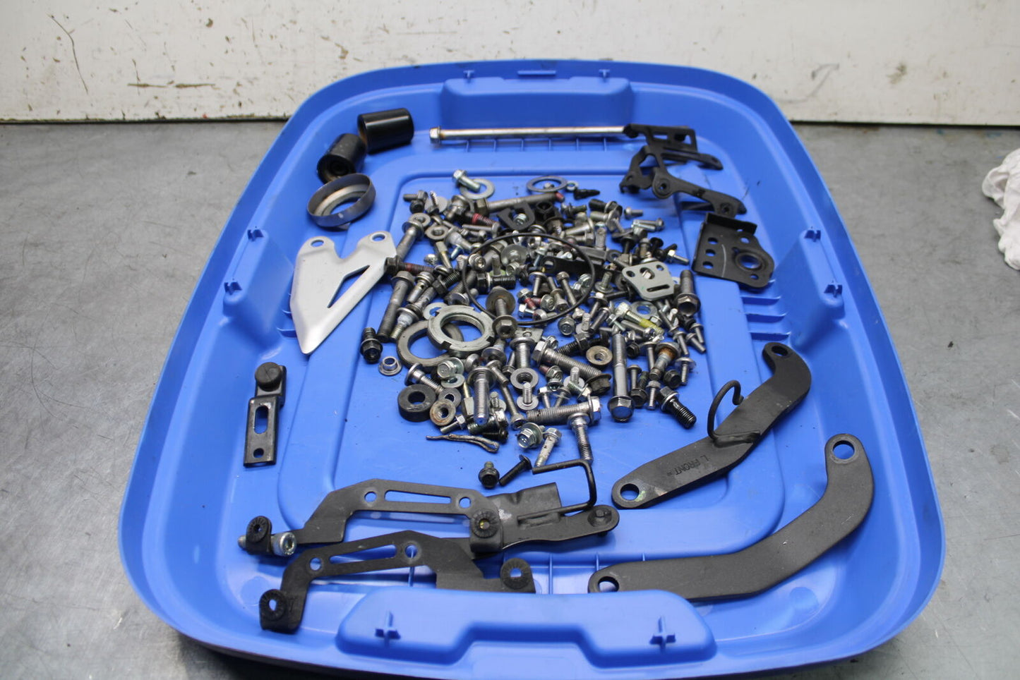 19-22 KAWASAKI Z400 MOUNTING BOLTS HARDWARE MOTOR SCREWS BB738