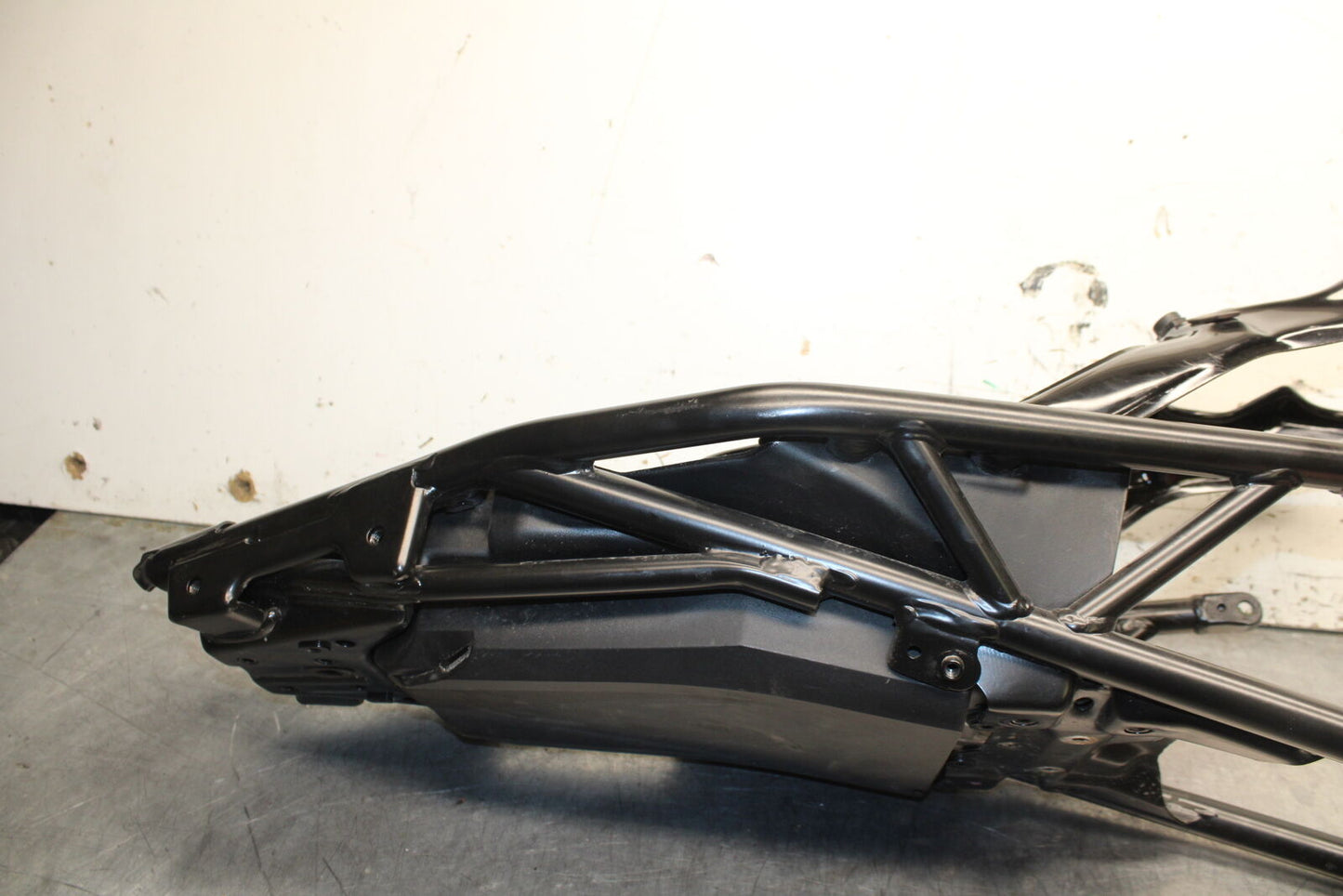 17-24 KTM 390 DUKE REAR SUBFRAME BACK SUB FRAME BB734