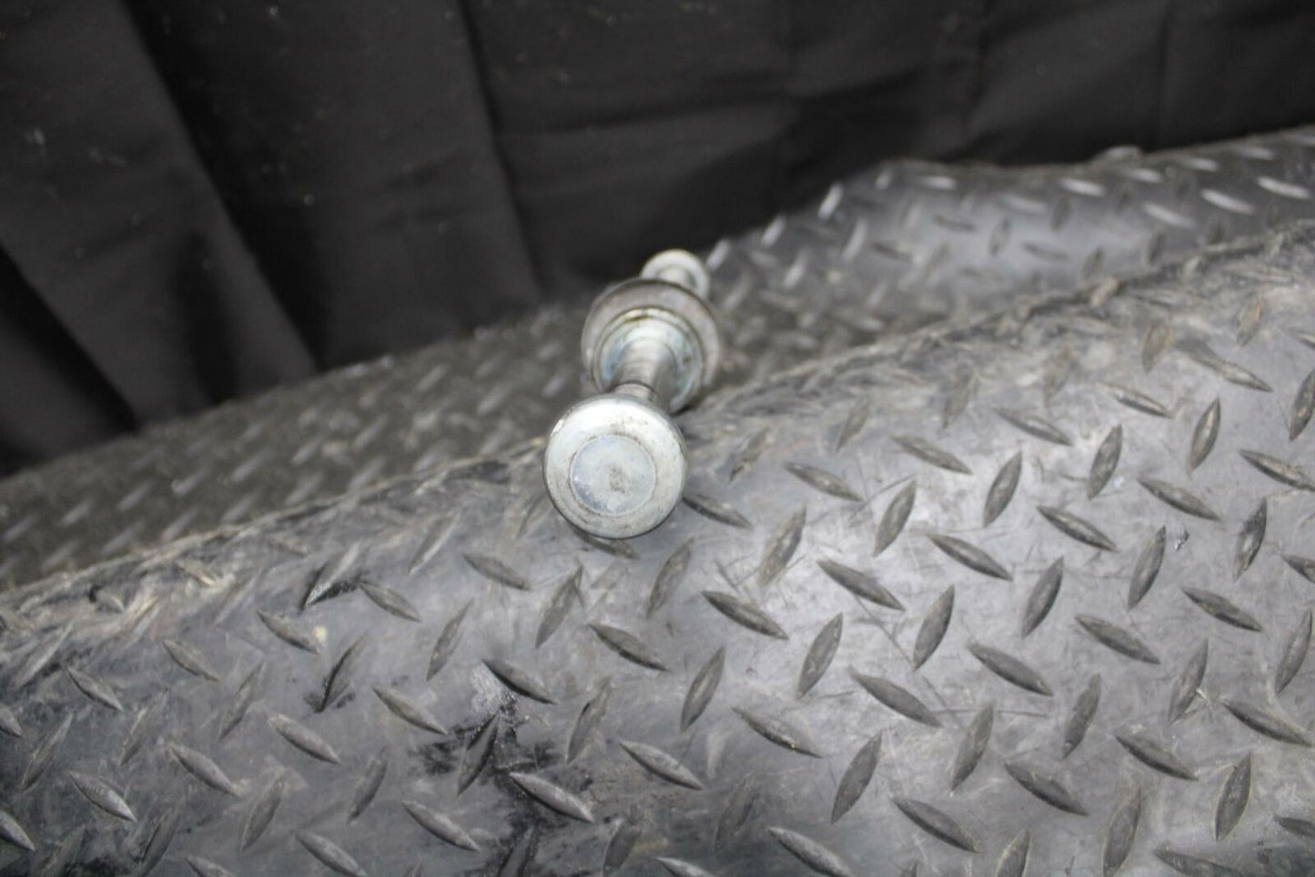 86 SUZUKI GS750ES REAR AXLE BACK WHEEL RIM PIVOT BOLT AXEL BB233