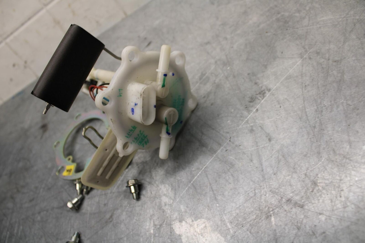 18 KTM RC 390 FUEL PUMP GAS PETROL SENDER UNIT BB442