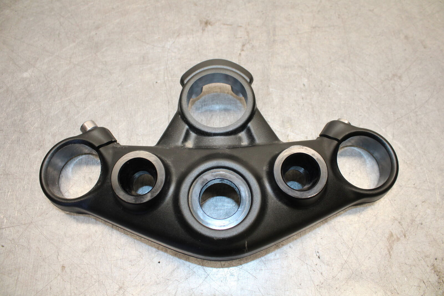 19-21 TRIUMPH SPEED TWIN 1200 FORKS UPPER TRIPLE TREE CLAMP T2043304 BB653