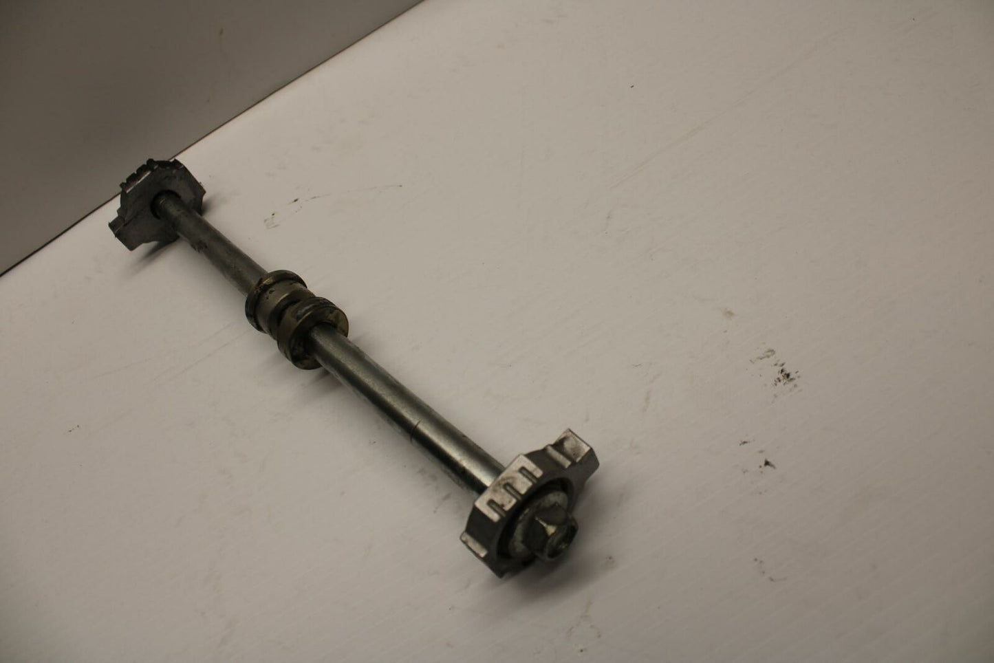 18-20 HUSQVARNA VITPILEN 401 REAR AXLE BACK WHEEL RIM PIVOT BOLT AXEL BB248