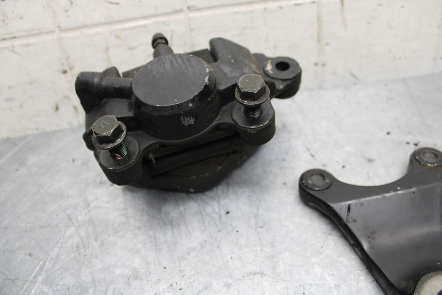 82-83 SUZUKI GS1100GL REAR BACK BRAKE CALIPER W MOUNT BRACKET BB30