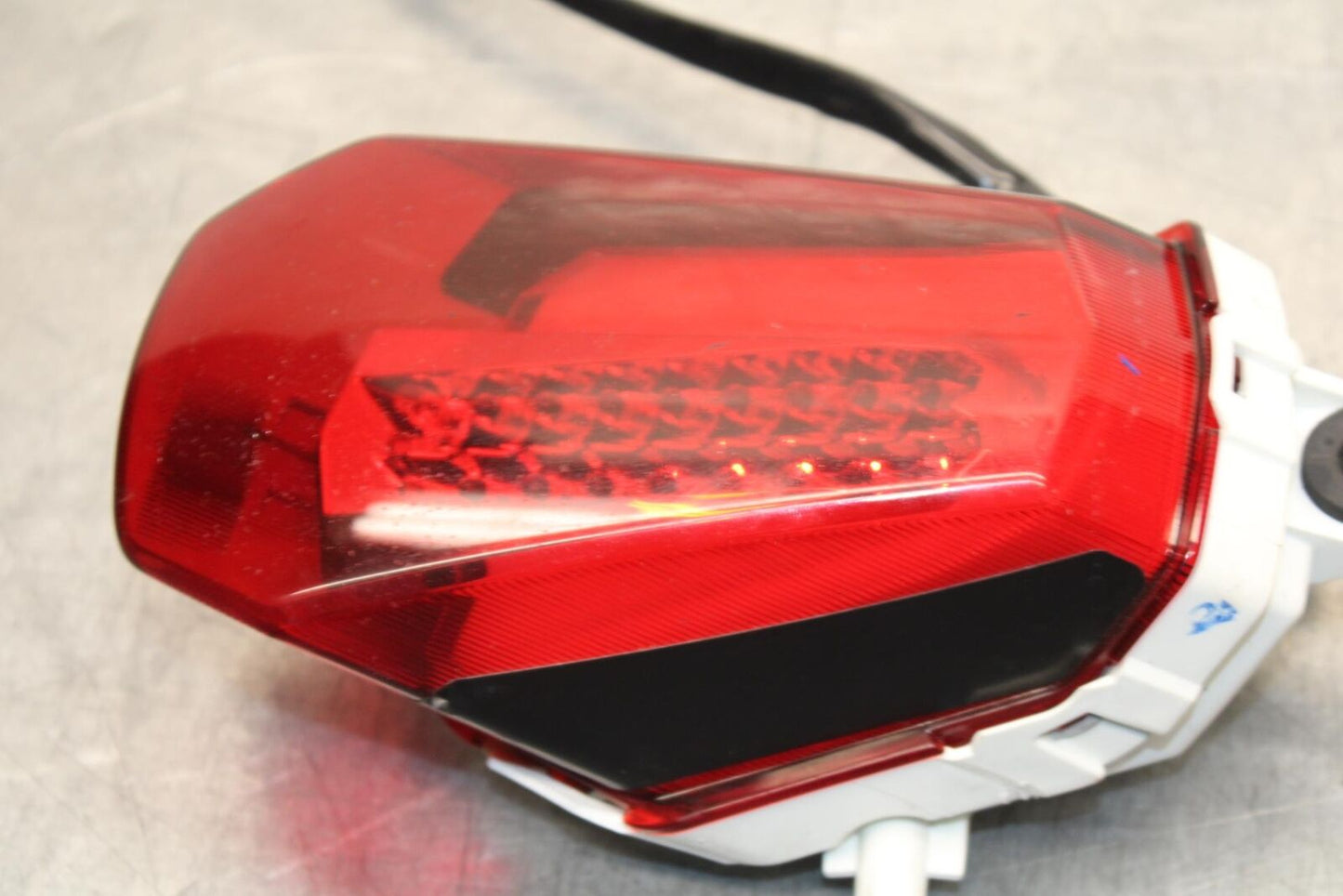 20 SUZUKI GSXR 1000 REAR TAIL TAILLIGHT BACK BRAKE LIGHT BB597