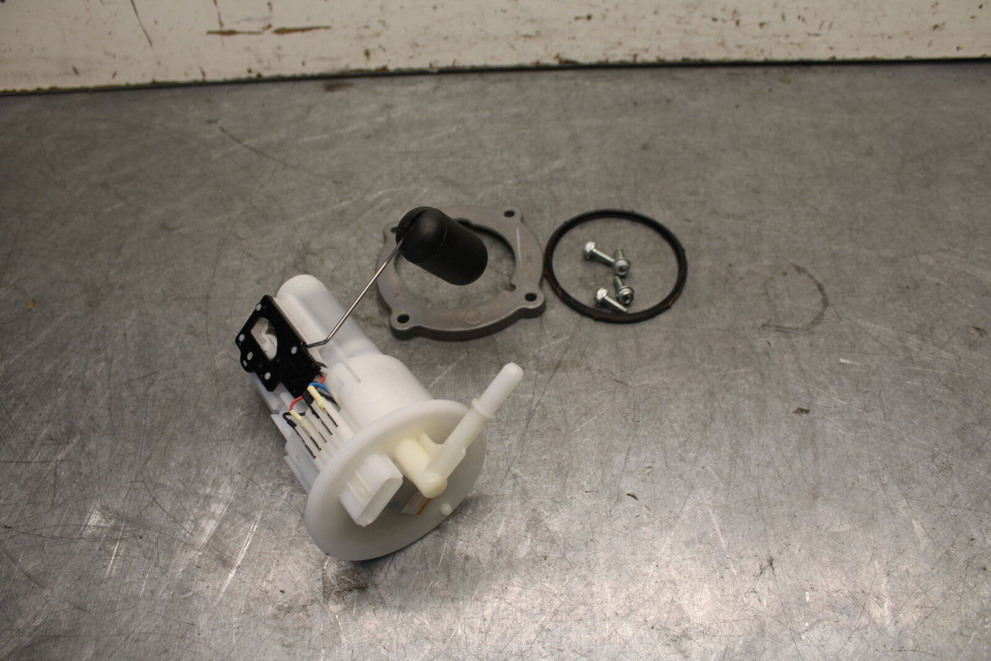 22-24 YAMAHA XSR900 FUEL PUMP GAS PETROL SENDER UNIT BB683