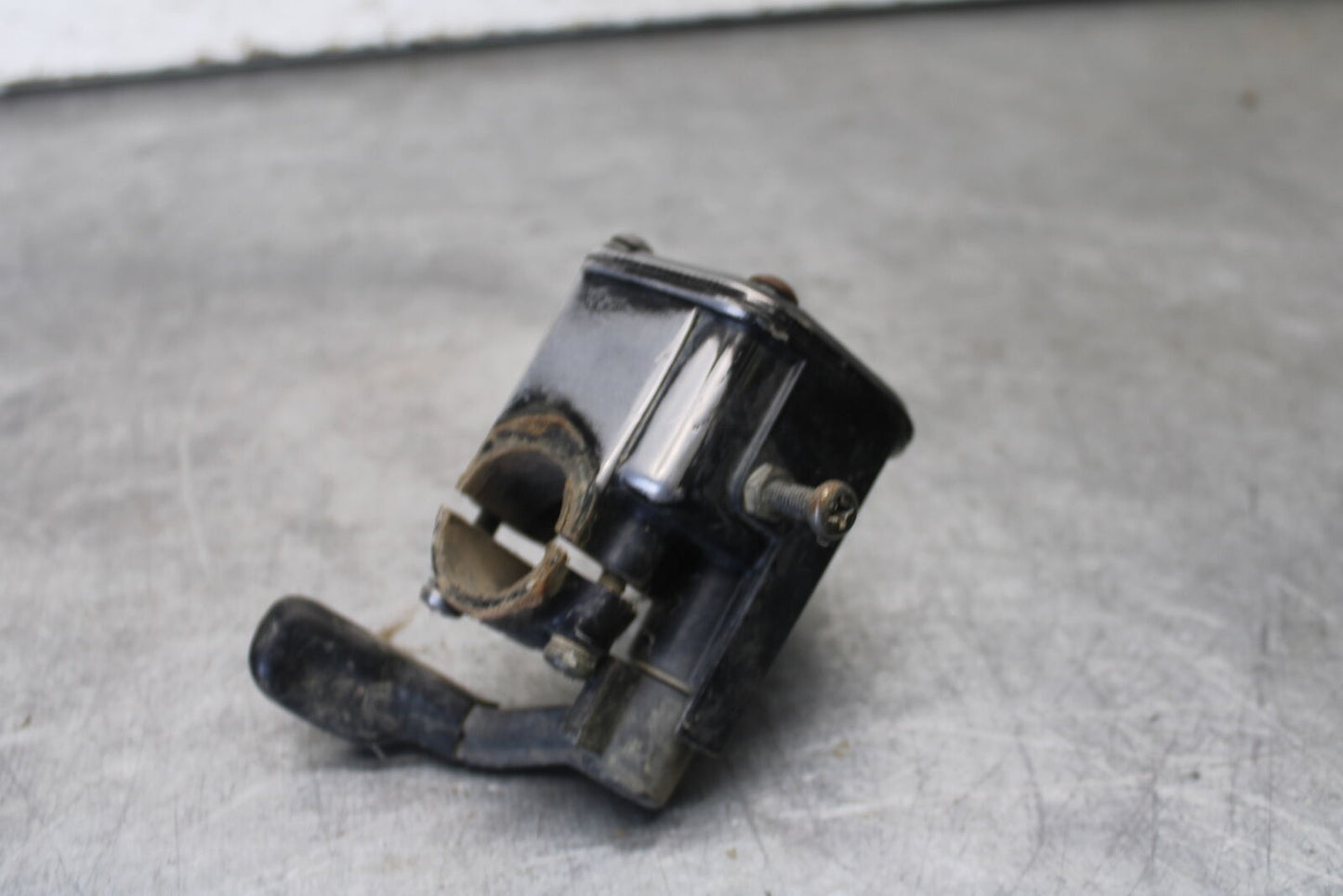 01-05 YAMAHA RAPTOR 660R THROTTLE CABLE LINE HOUSING GUIDE BB695