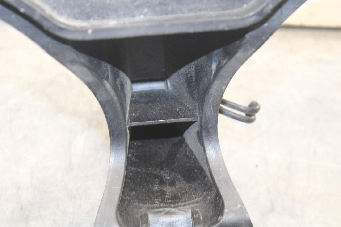 1999 Suzuki GSXR600 UPPER FAIRING MIRROR GAUGES STAY BRACKET BB608