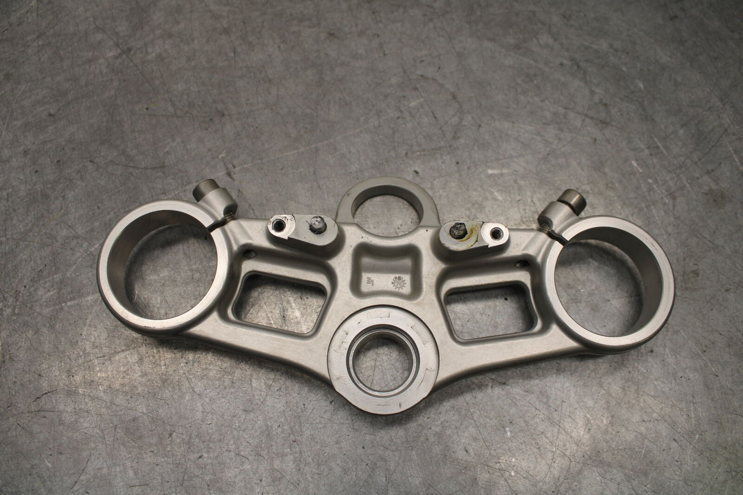 07-08 TRIUMPH DAYTONA 675 FORKS UPPER TRIPLE TREE CLAMP BB685