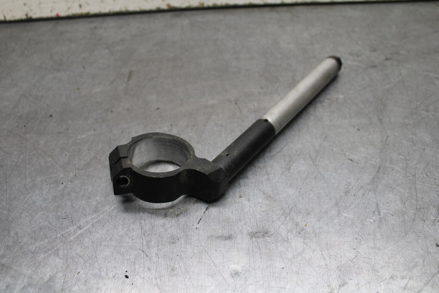 24-25 KAWASAKI NINJA ZX6R RIGHT CLIP ON HANDLEBAR BB726