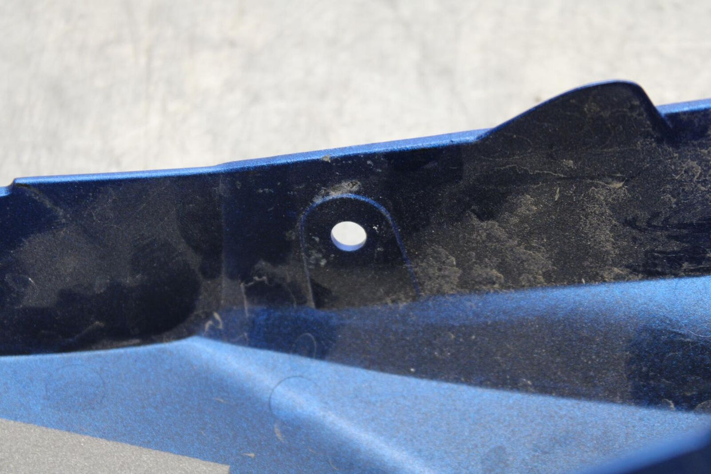 20 SUZUKI GSXR 1000 RIGHT REAR BACK TAIL FAIRING COWL SHROUD BB597
