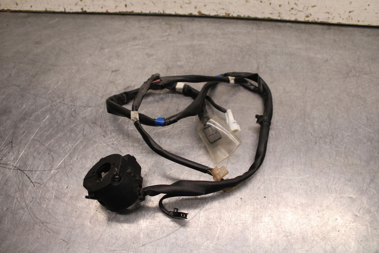 19-24 YAMAHA R3 LEFT CLIP ON HANDLE HORN SIGNALS SWITCH SWITCHES BB736