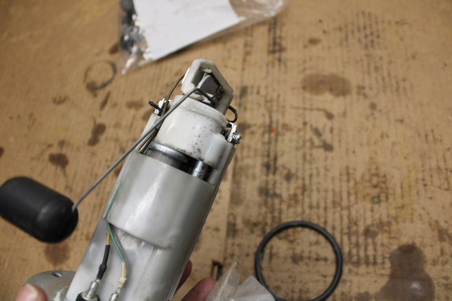 09-11 SUZUKI GSXR1000 FUEL PUMP GAS PETROL SENDER UNIT BB205 B