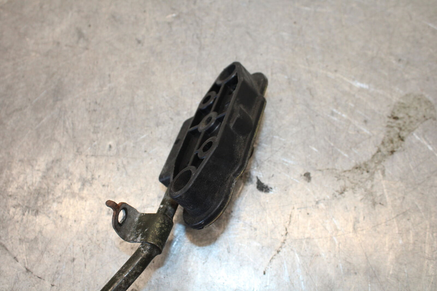 03-07 SUZUKI SV1000S REAR PASSENGER SEAT LATCH LOCK ASSEMBLY BB657