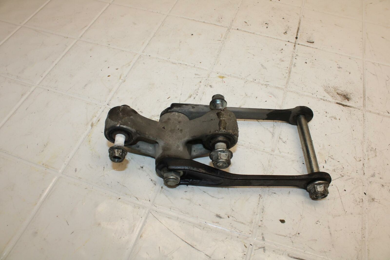 03-05 SUZUKI SV1000 REAR DOGBONE SHOCK LINKAGE LINK BB405