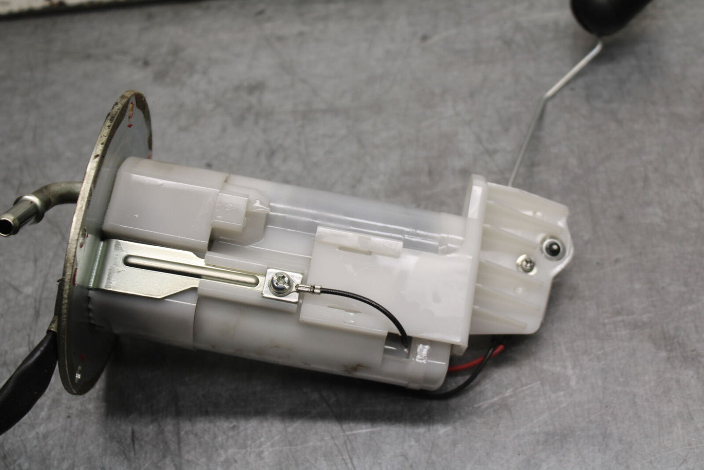 16-17 KAWASAKI VULCAN S 650 EN650 ABS FUEL GAS PUMP BB731