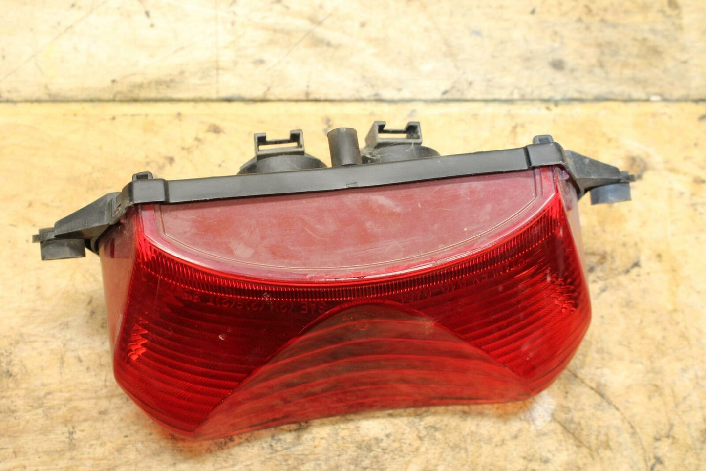 98-05 HONDA SUPER HAWK 1000 VTR1000F REAR TAIL TAILLIGHT BACK BRAKE LIGHT BB341