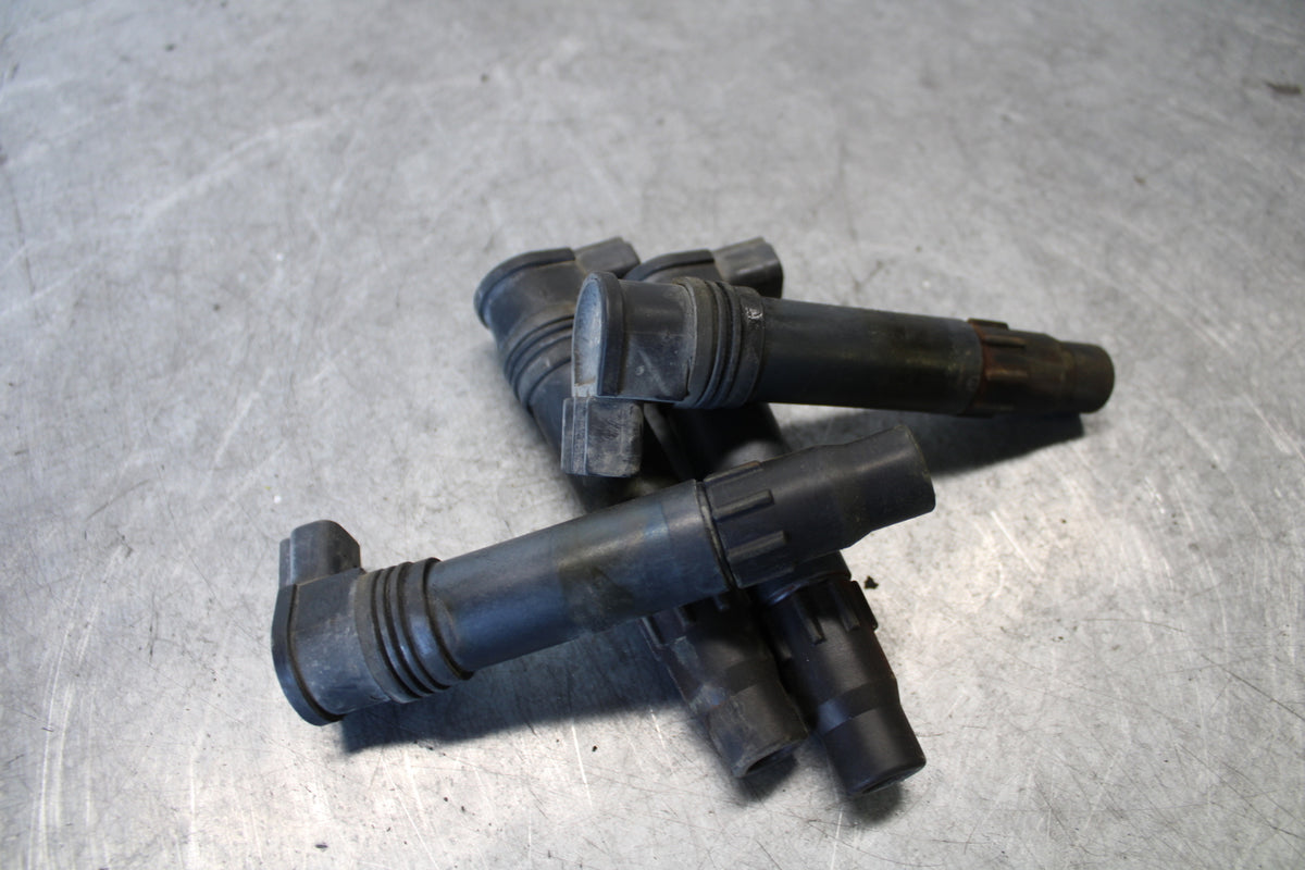 03-04 HONDA CBR600RR IGNITION COILS COIL SPARK PLUG CAPS 30700-MEE-641 BB661