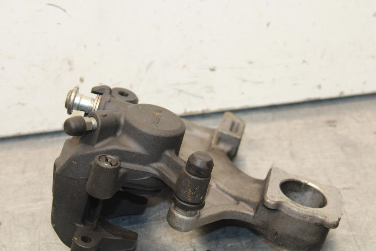 2011 Suzuki GSXR1000 REAR BACK BRAKE CALIPER W MOUNT BRACKET BB96