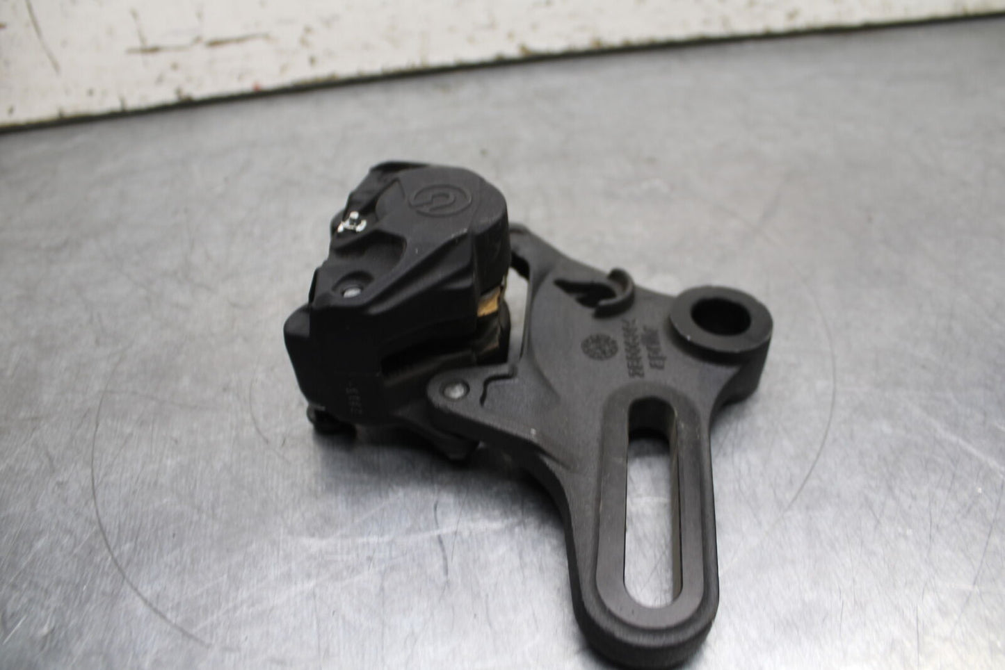 21-24 APRILIA TUONO 660 FACTORY REAR BACK BRAKE CALIPER W MOUNT BRACKET BB733