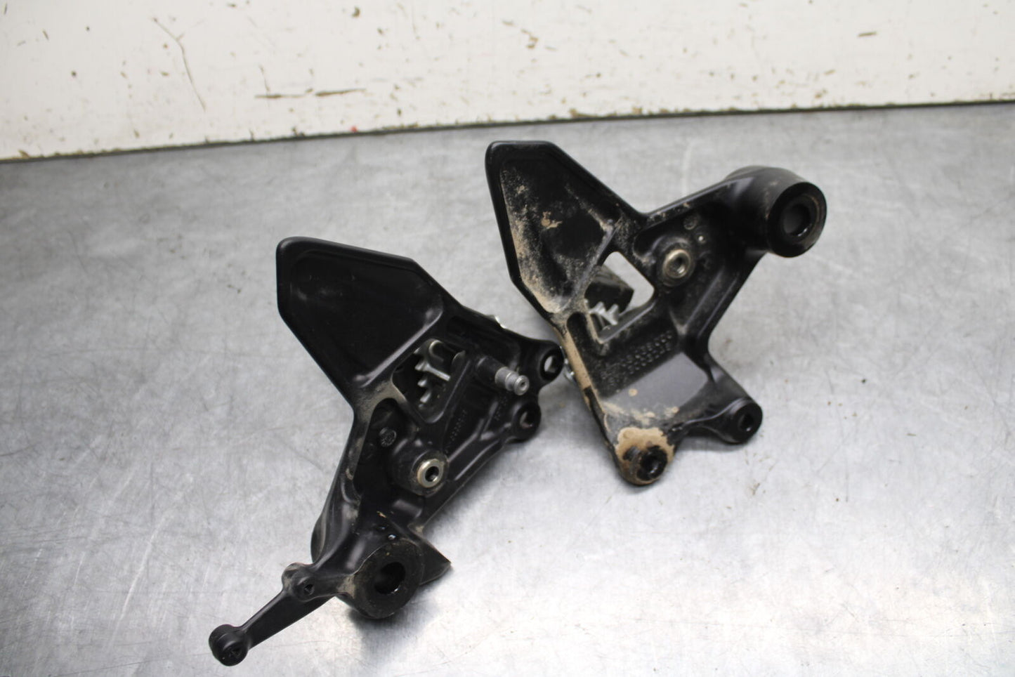 21-24 KTM 890 ADVENTURE R FRONT FOOT RESTS PEGS STEPS SET PAIR BB723