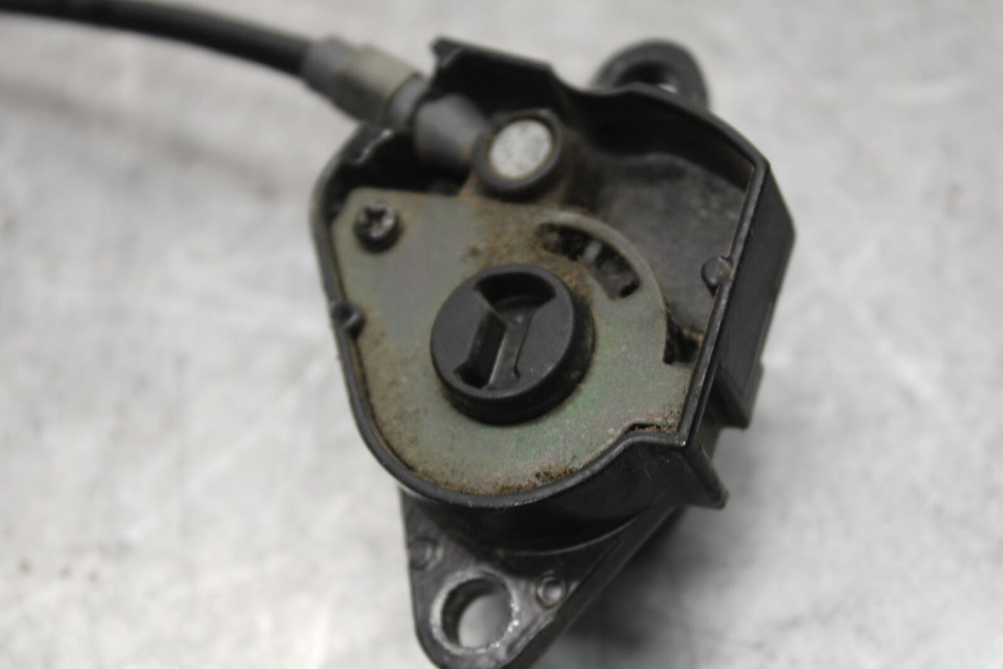 09-11 TRIUMPH DAYTONA 675 REAR PASSENGER SEAT LATCH LOCK ASSEMBLY BB652