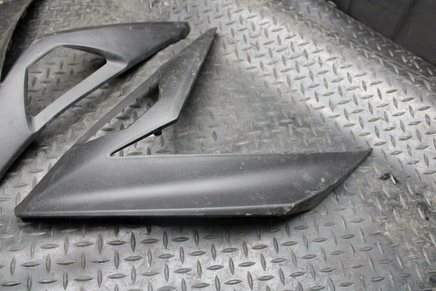 17 KAWASAKI NINJA 300 LEFT RIGHT MID UPPER SIDE FAIRING COWL PLASTIC SET BB215