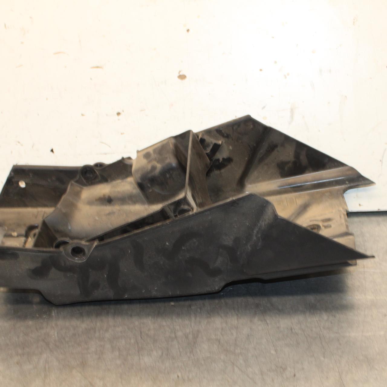 18 KTM RC 390 REAR BACK TAIL UNDERTAIL BATTERY TRAY PLASTIC BB648