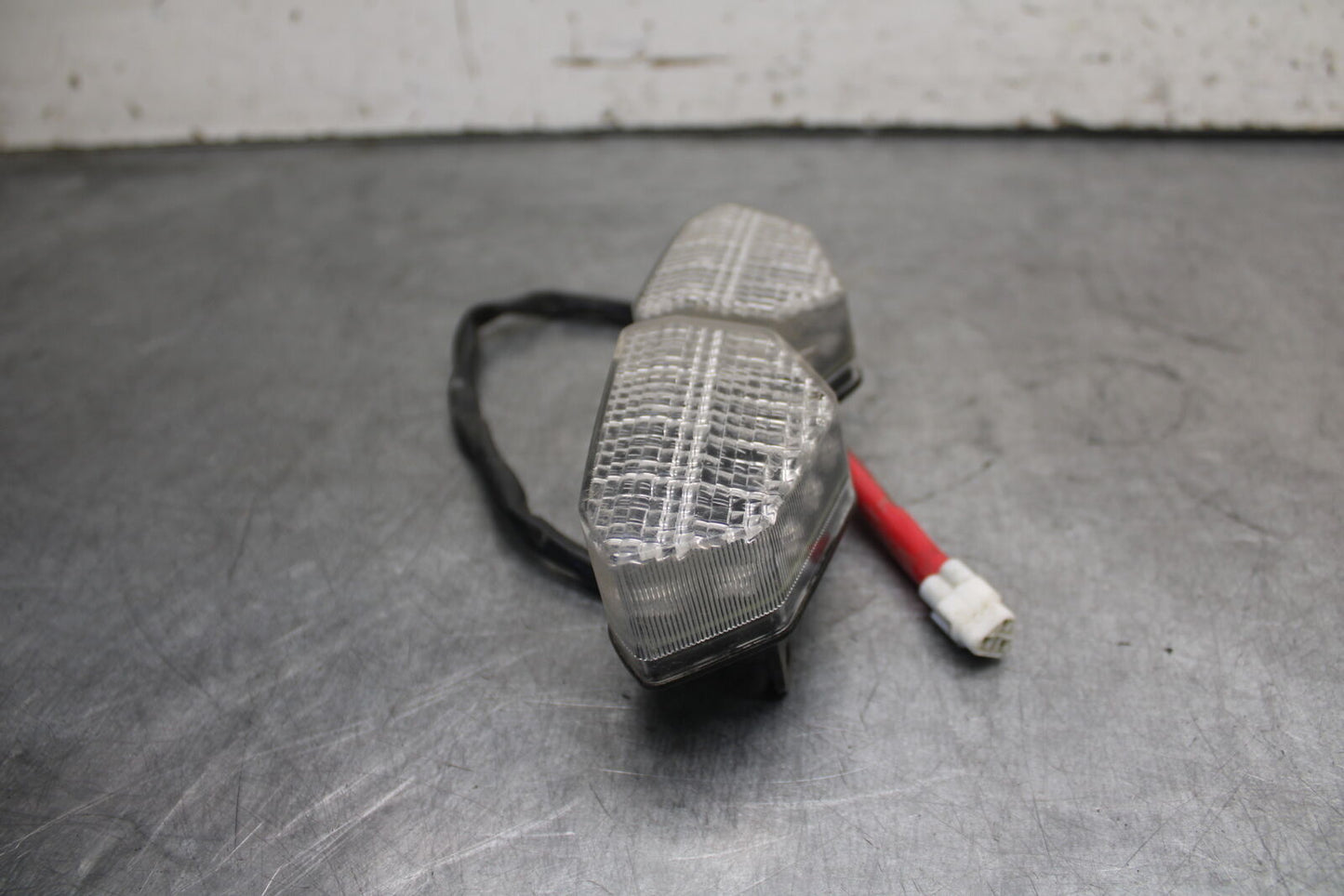 08-09 YAMAHA YZF R6S REAR TAIL TAILLIGHT BACK BRAKE LIGHT BB690