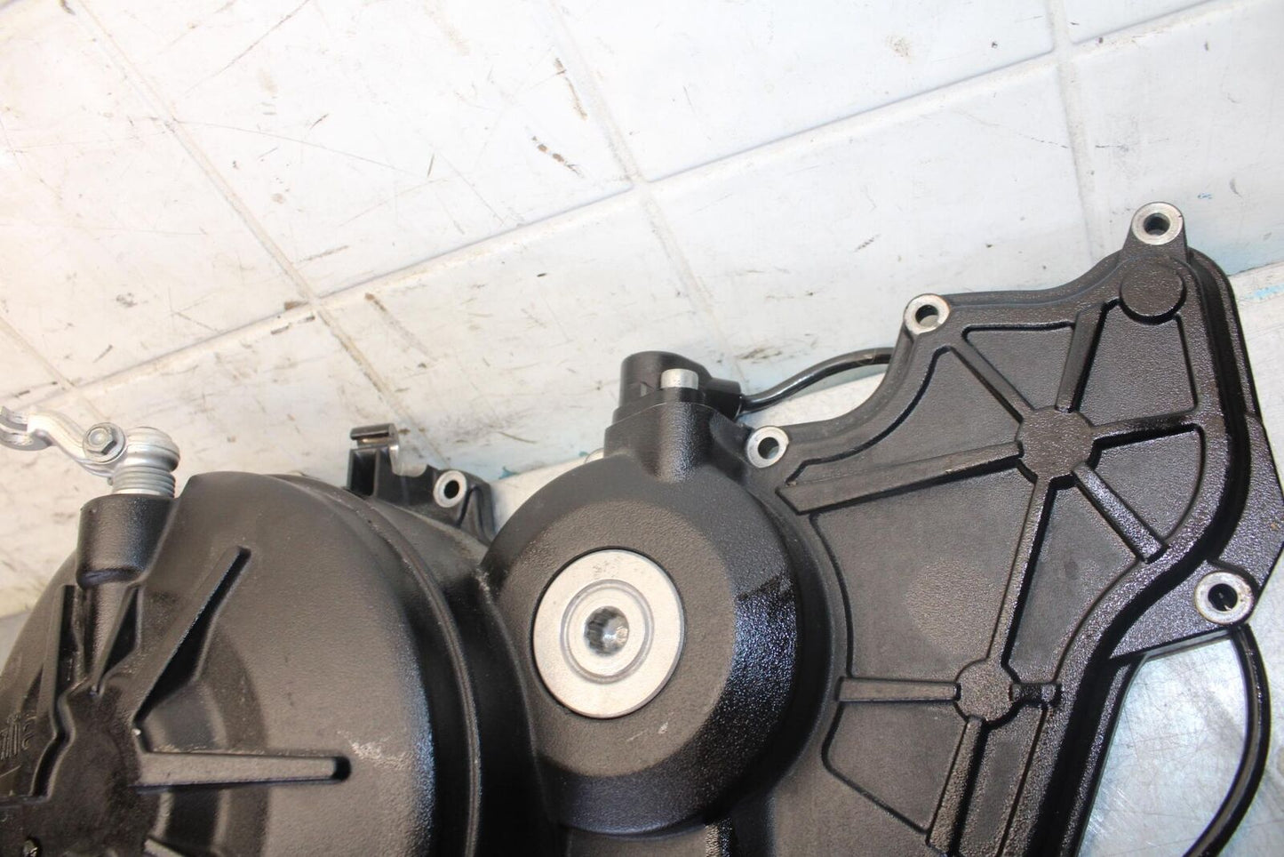 2010 Aprilia RSV1000R CLUTCH SIDE ENGINE MOTOR COVER BB513