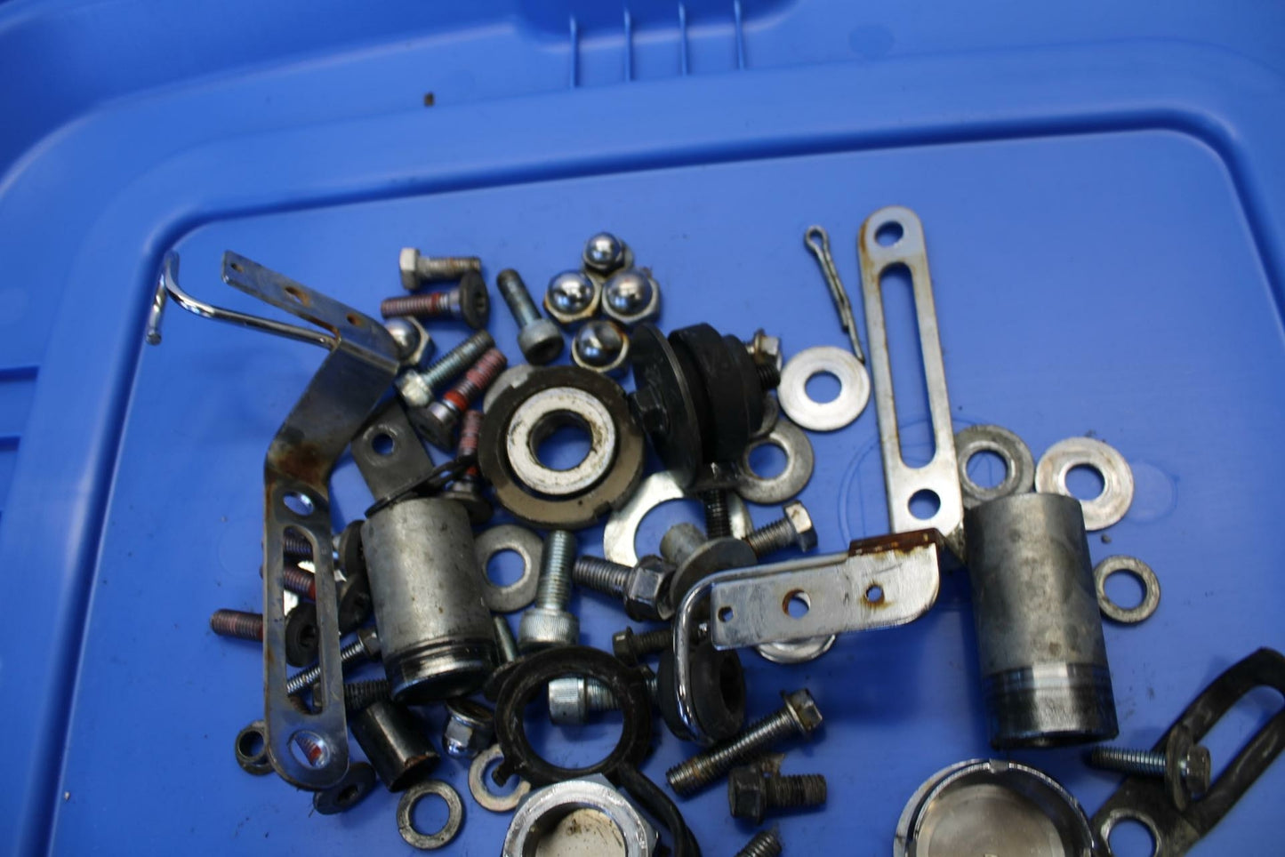 01 KAWASAKI VULCAN 1500 LEFTOVER BRAKE ROTOR HARDWARE SCREW KIT SET BB301