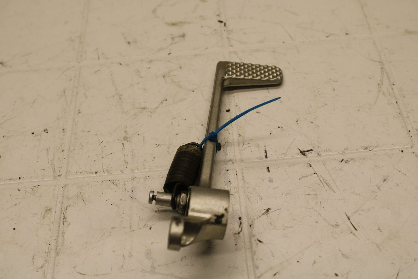98-99 YAMAHA YZF R1 RIGHT REARSET BRAKE FOOT PEDAL BB16