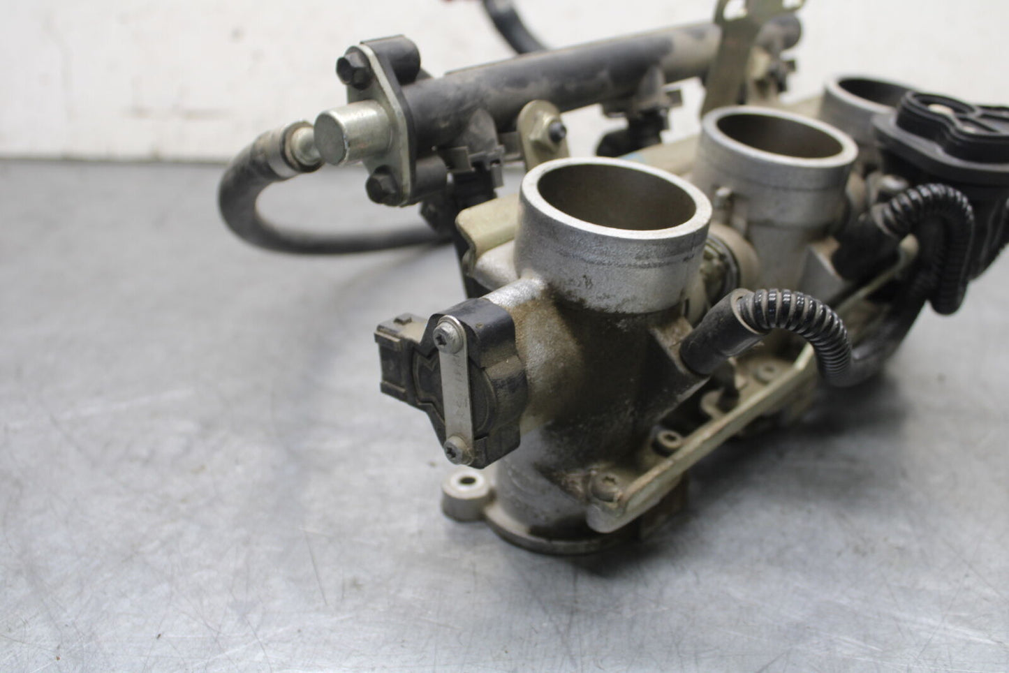 01-06 TRIUMPH TIGER 955I MAIN FUEL INJECTORS / THROTTLE BODIES BB693