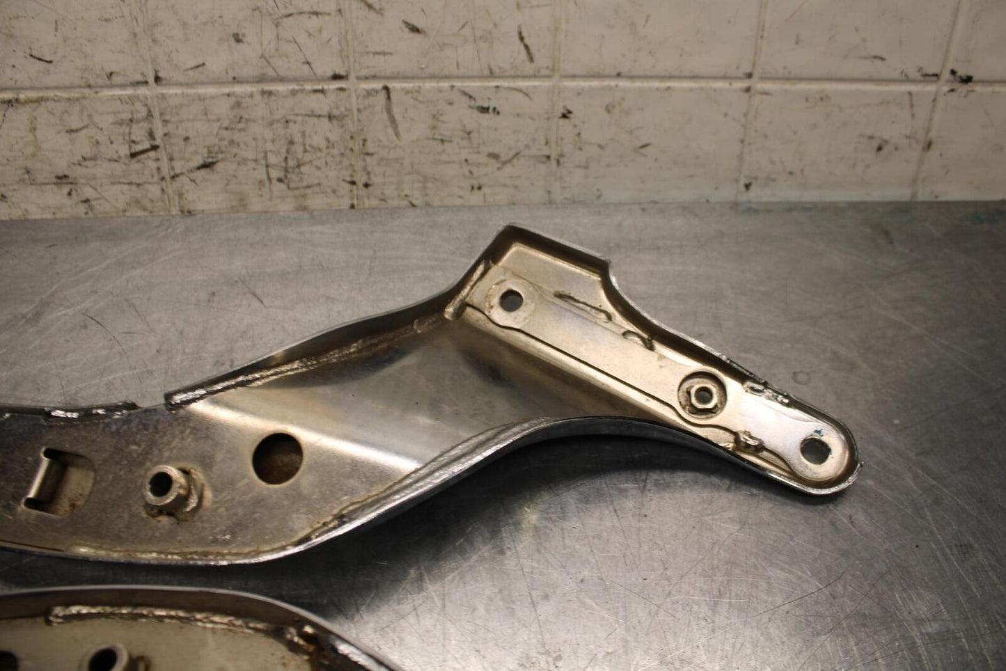 2004 Suzuki Intruder 1500 VL1500 REAR BACK FENDER SUPPORT FRAME SUBFRAME BB573