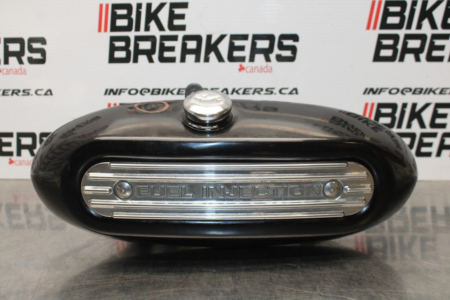 05 TRIUMPH ROCKET III ENGINE OIL TANK PAN BOX BB186