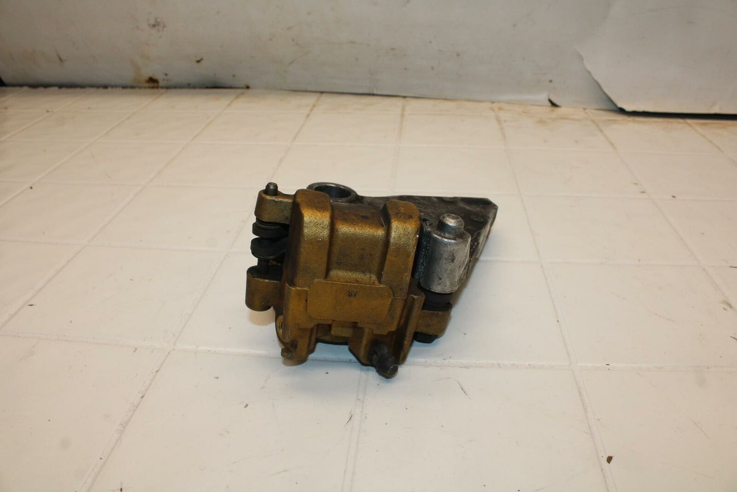 00-01 HONDA RVT1000R RC51 REAR BACK BRAKE CALIPER W MOUNT BRACKET BB03b