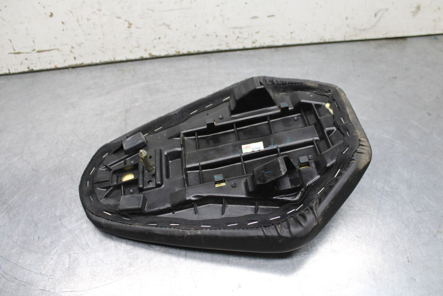 17-24 KTM 390 DUKE REAR BACK PASSENGER TANDEM SEAT PAD SADDLE PILLION BB734