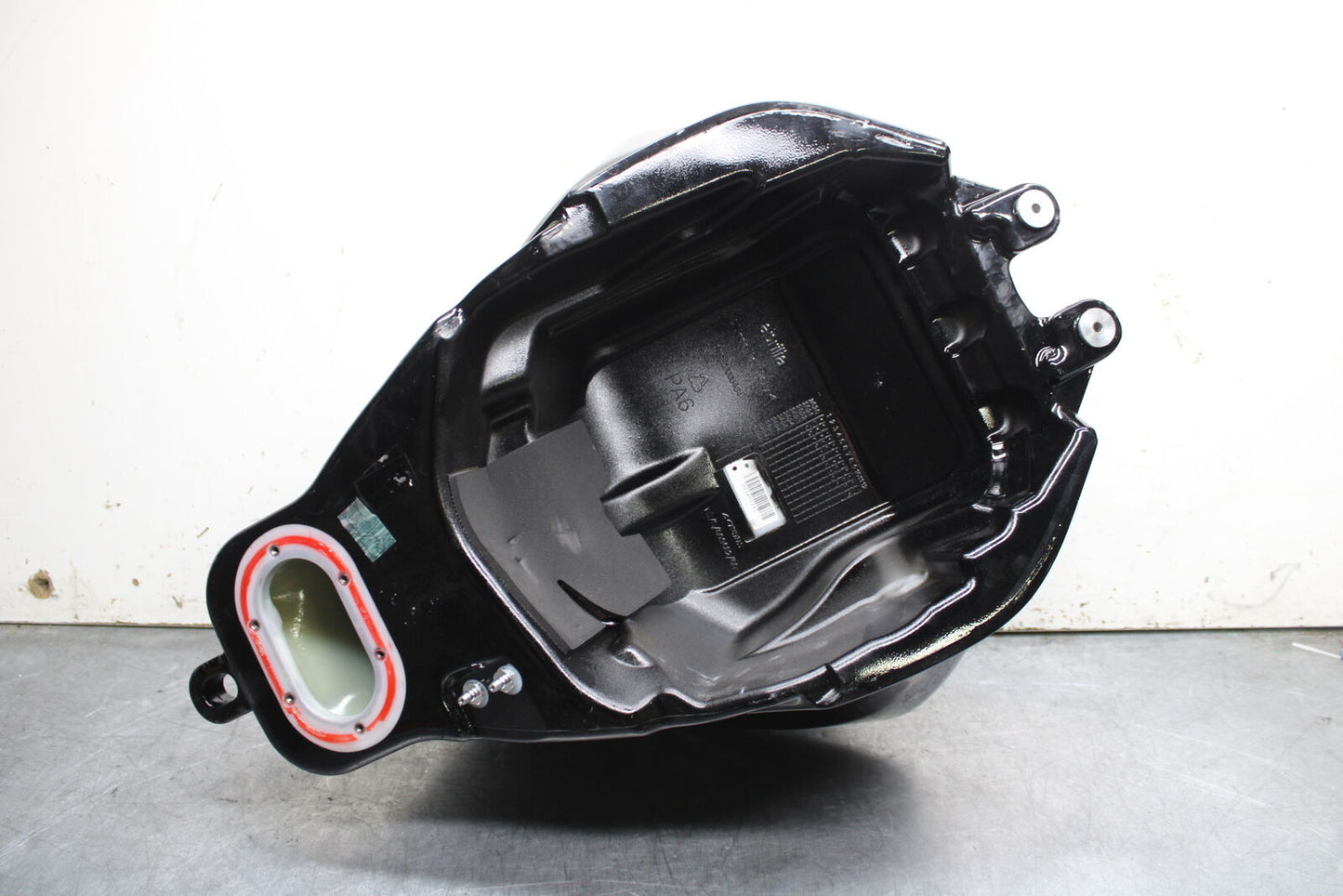 21-24 APRILIA TUONO 660 FACTORY GAS TANK FUEL CELL PETROL RESERVOIR BB733