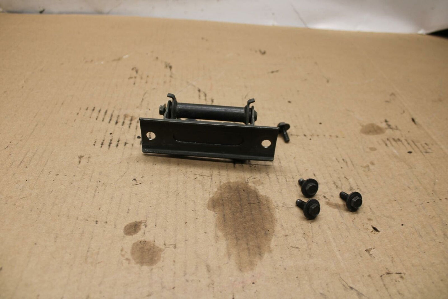 01 SUZUKI GSXR1000 GAS TANK FUEL CELL PETROL RESERVOIR BRACKET MOUNT BB155b