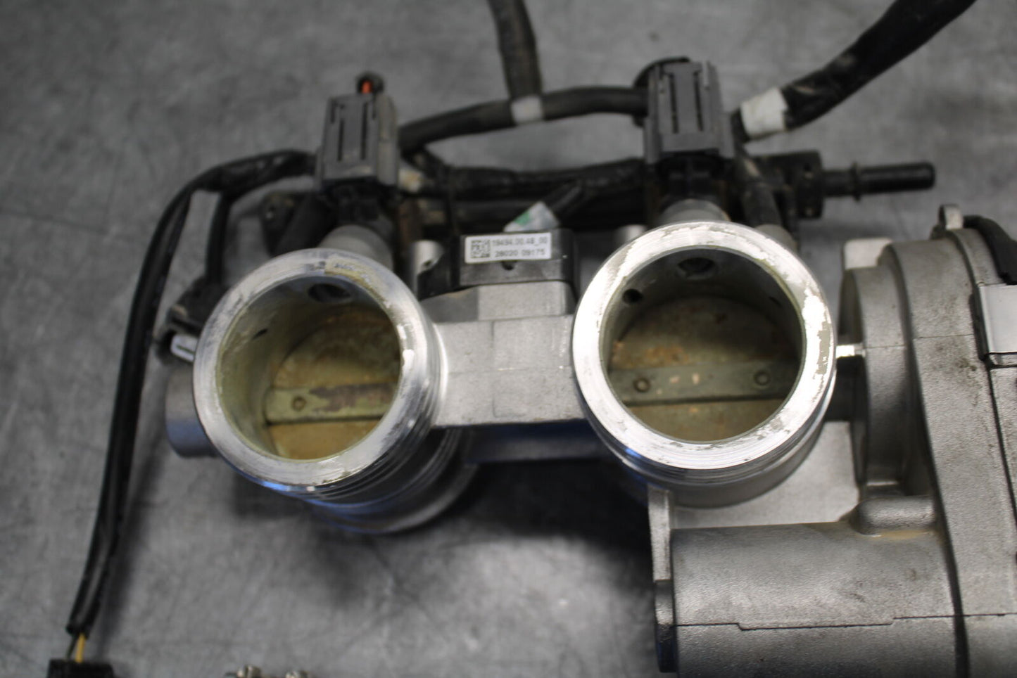 21-24 KTM 890 ADVENTURE R MAIN FUEL INJECTORS / THROTTLE BODIES BB723