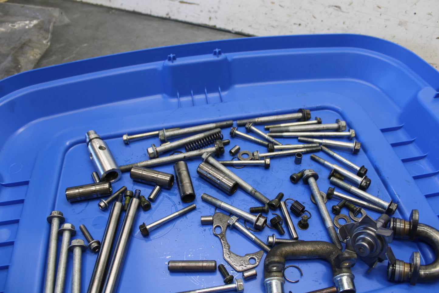 08-09 YAMAHA YZF R6S ENGINE MOUNTING BOLTS HARDWARE MOTOR SCREWS BB690