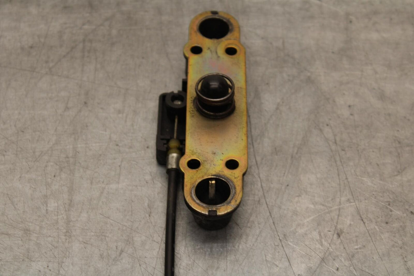 1997 Suzuki Bandit 1200 GSF1200S SEAT LATCH BB559