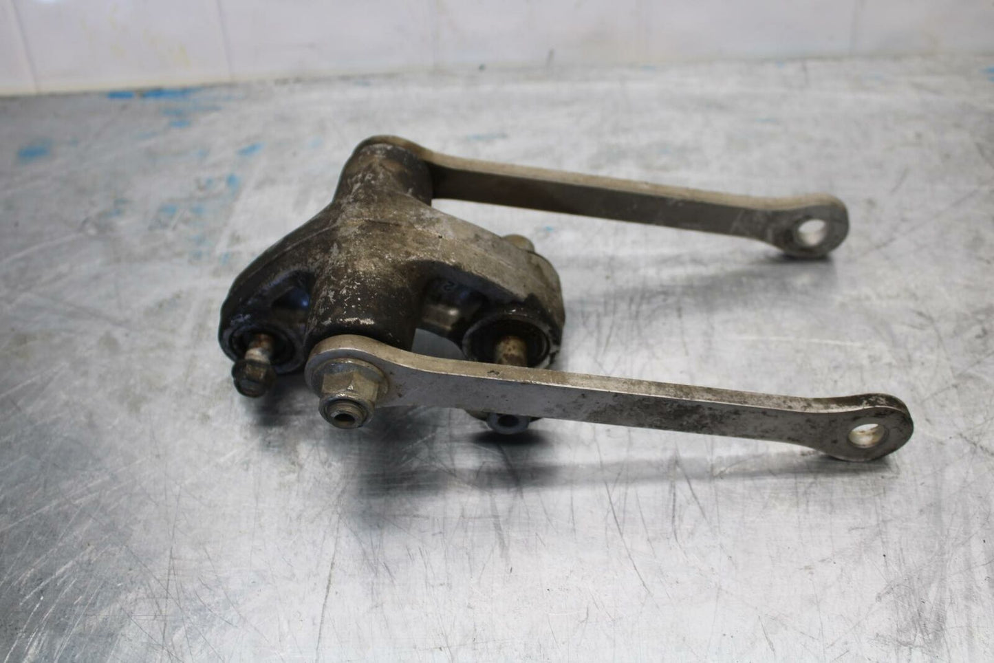 01-02 SUZUKI GSXR750 REAR DOGBONE SHOCK LINKAGE LINK BB28