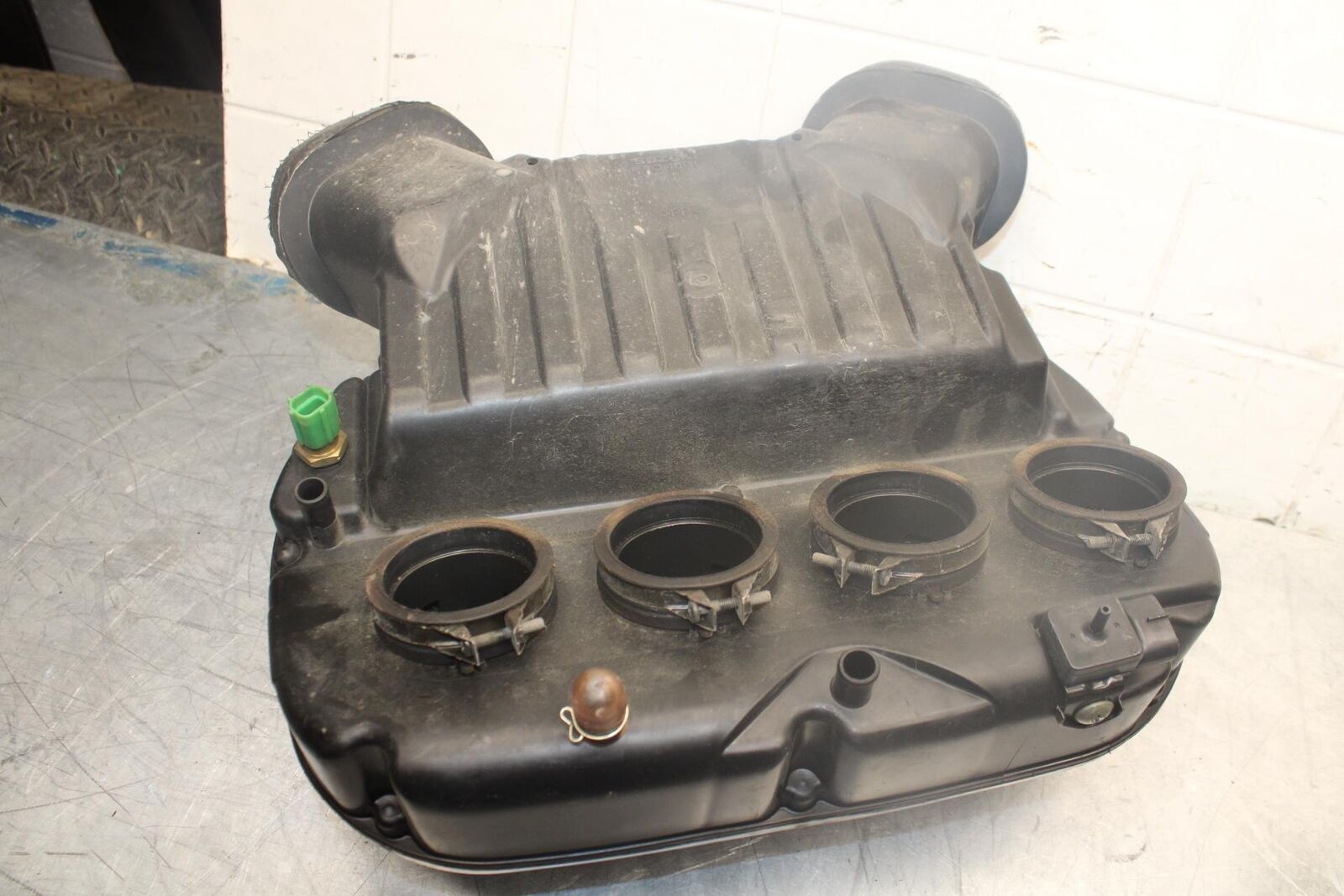 03-04 SUZUKI GSXR1000 AIRBOX AIR INTAKE FILTER BOX 13700-40F20 BB459