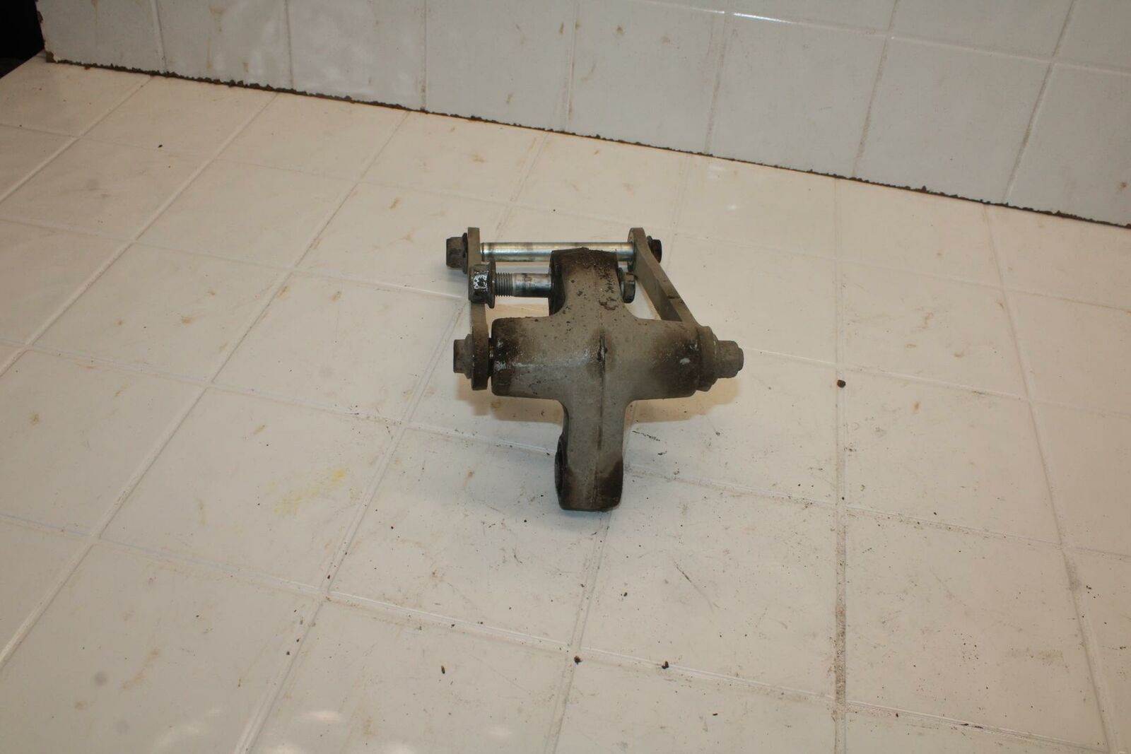 01-02 SUZUKI GSXR750 REAR DOGBONE SHOCK LINKAGE LINK BB402