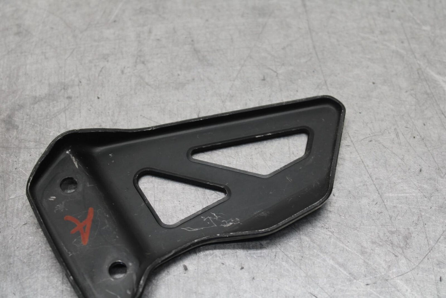 01-03 SUZUKI GSXR600 RIGHT SIDE HEEL GUARD BB639