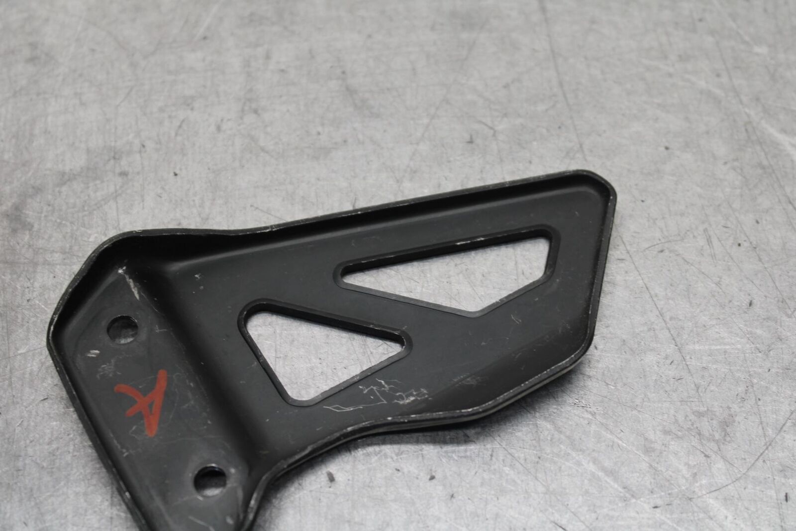 01-03 SUZUKI GSXR600 RIGHT SIDE HEEL GUARD BB639