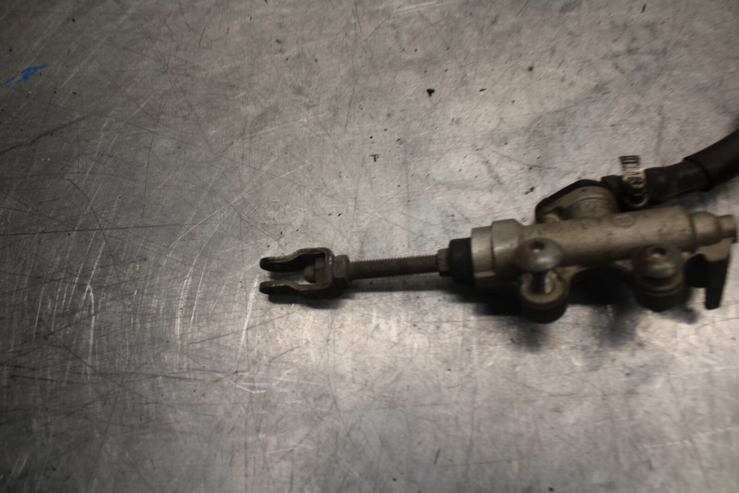 1994 Suzuki GSXR750W REAR BACK BRAKE MASTER CYLINDER W RESERVOIR BB17