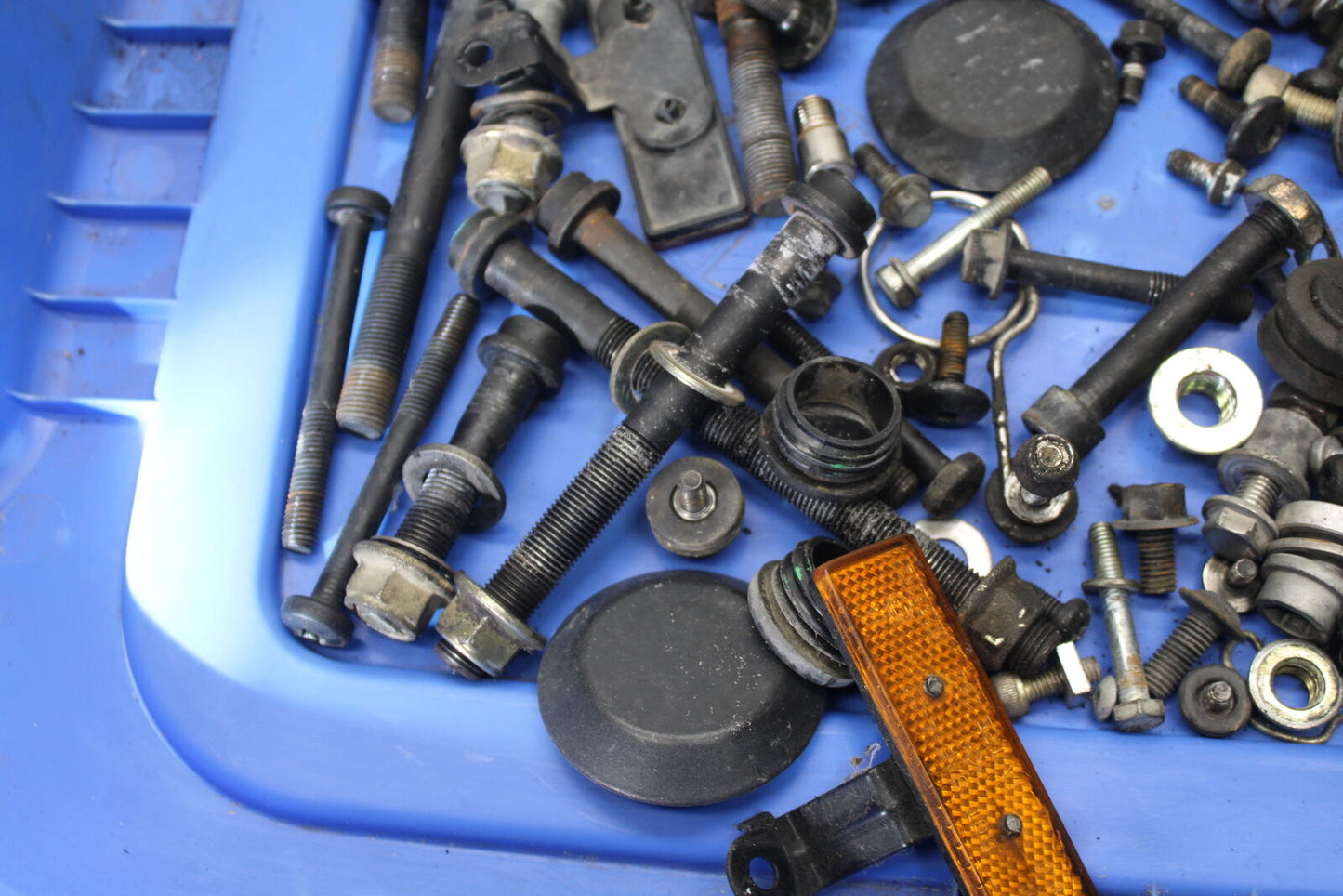 01-06 TRIUMPH TIGER 955I MOUNTING BOLTS HARDWARE MOTOR SCREWS BB693