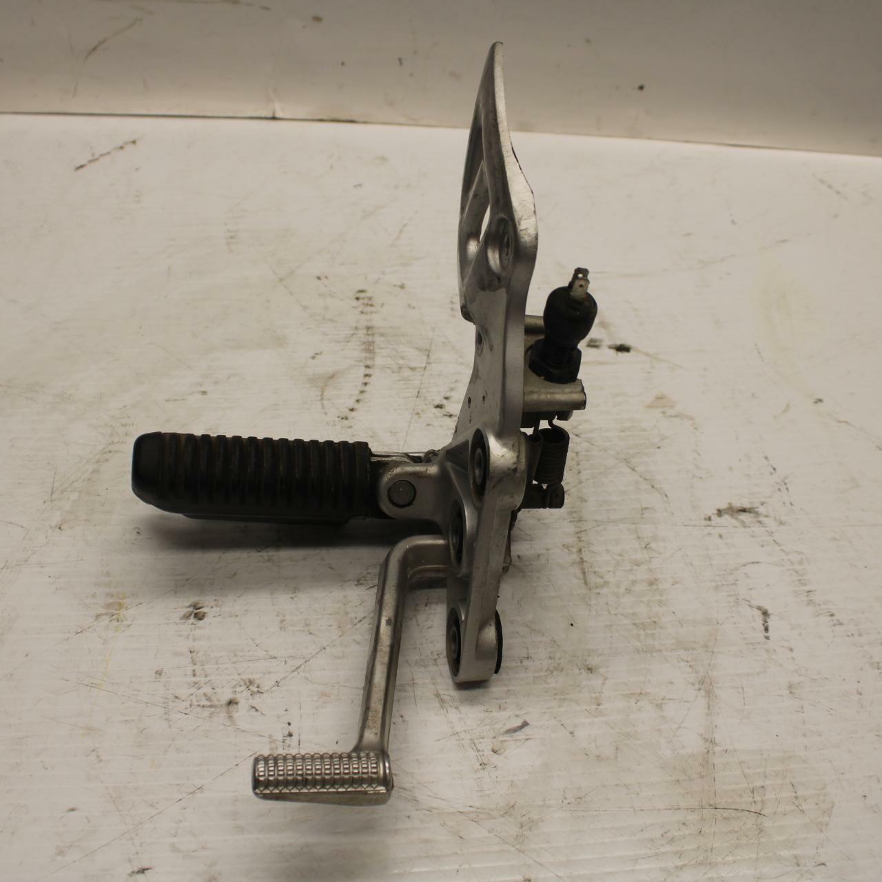 00-07 SUZUKI HAYABUSA RIGHT REARSET REAR SET DRIVER FOOT PEG REST STOP BB281