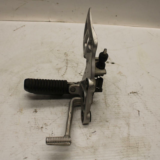 00-07 SUZUKI HAYABUSA RIGHT REARSET REAR SET DRIVER FOOT PEG REST STOP BB281